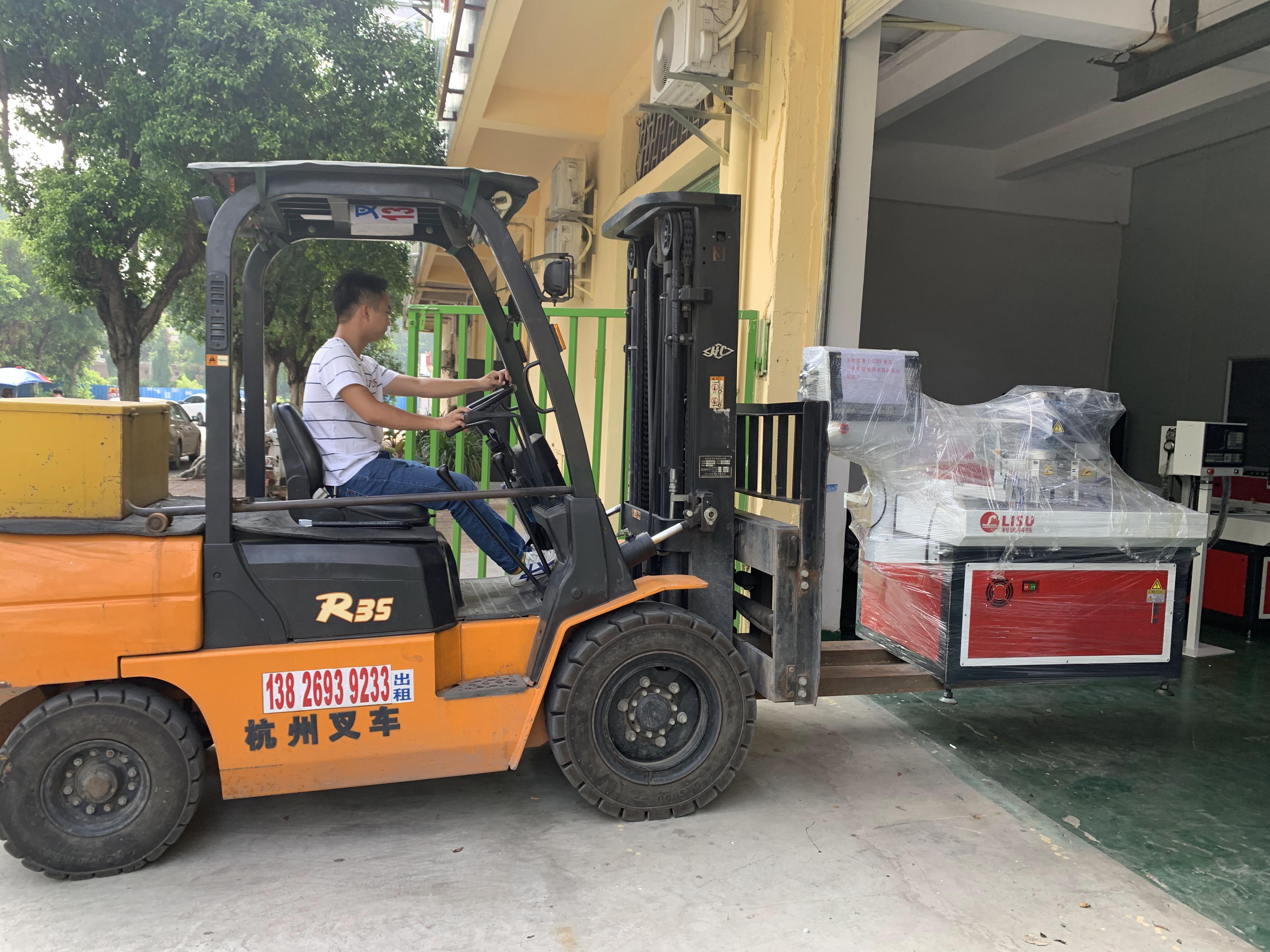 新研發(fā)小型鉆孔攻牙機(jī)出貨深圳！